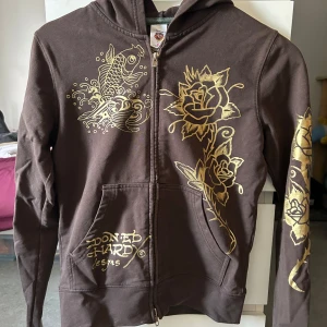 Ed Hardy Hoodie!  - Fint skick, dragkedjan är lite trög