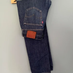 Levi's 501 jeans  - Schyssta 501 jeans i bra skick, storlek 30/32. Hör av dig om du har frågor!