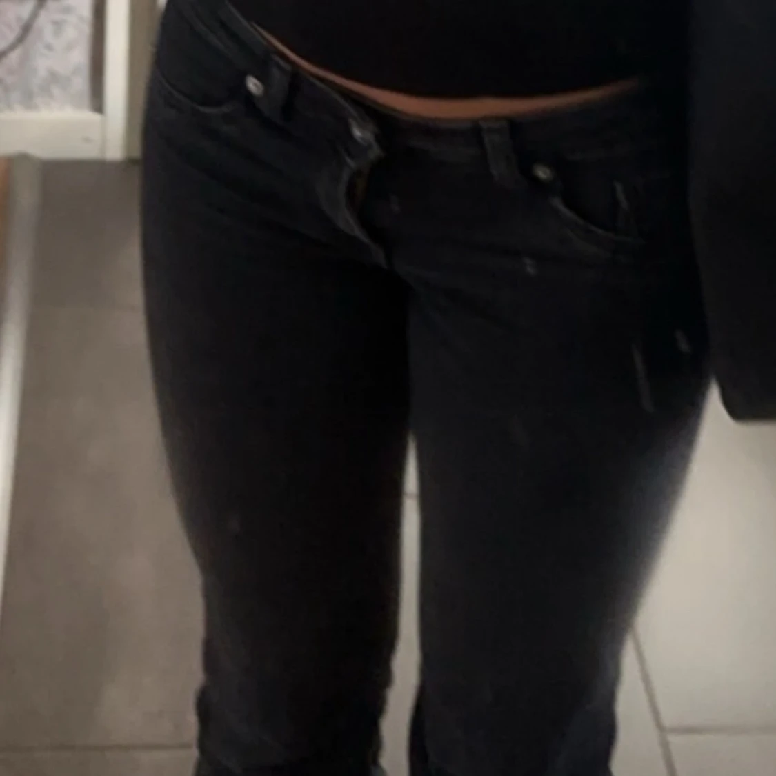 Svarta bootcut jeans från hm - 3