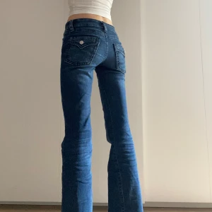 Low waist bootcut jeans - Low waist bootcut jeans som nästan är oanvända. 