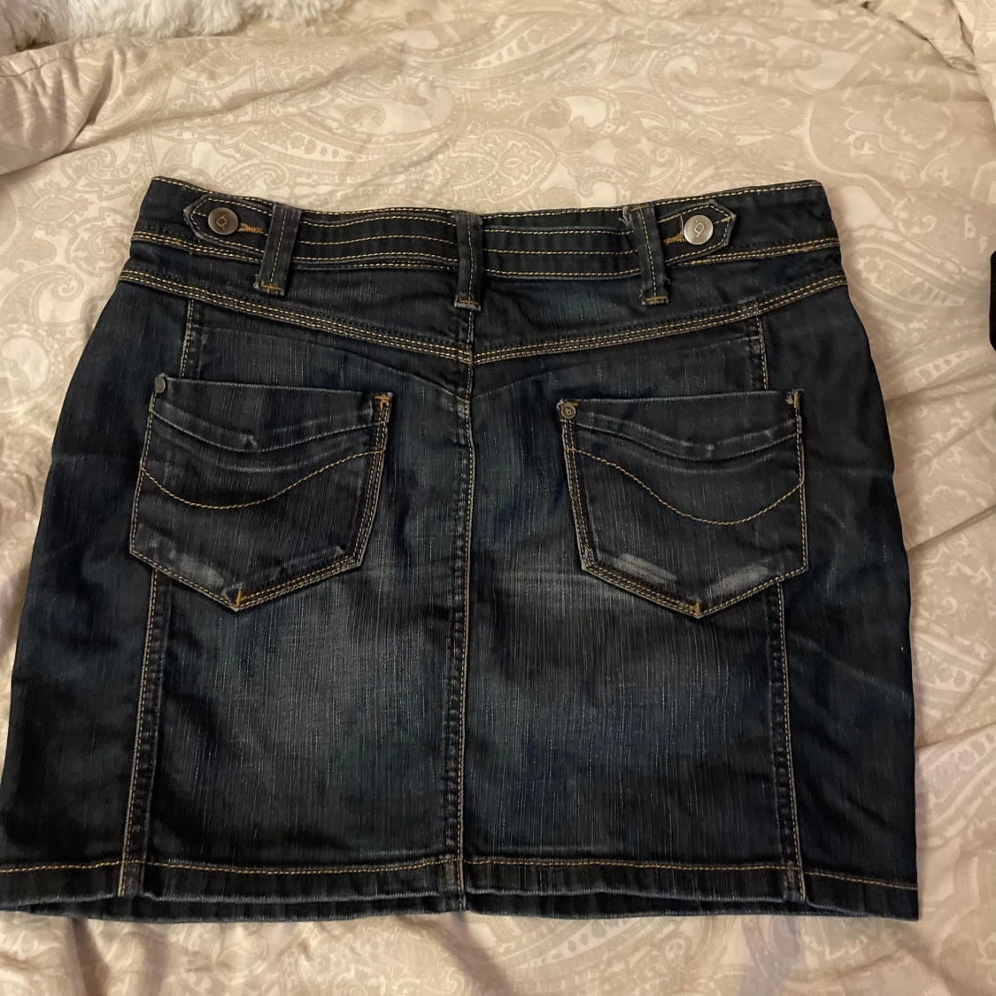 Mörkblå jeanskjol från b.young - 1