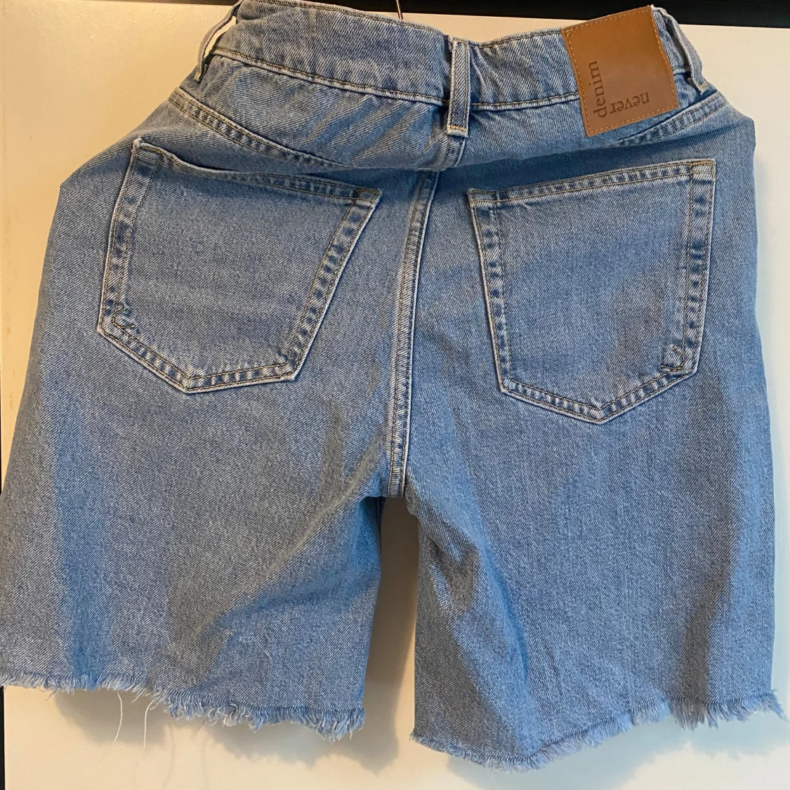 Blå jeansshorts från Never Denim - 3