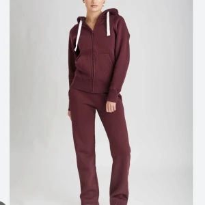 Russemerch set - Säljer pågrund av att det inte kommer till användning, båda i storlek xs. Kom privat för frågor eller bilder❤️