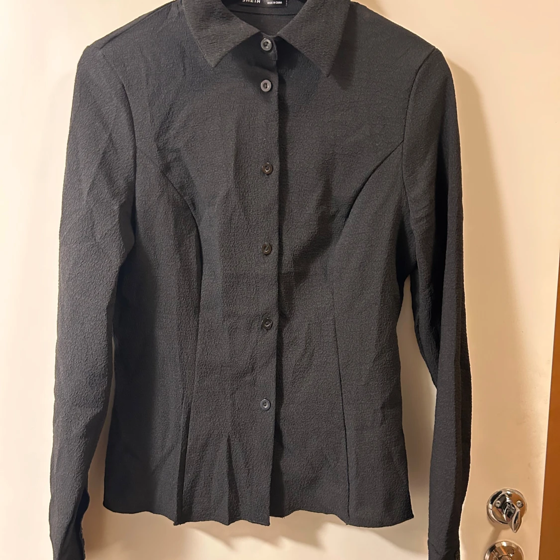 Svart skjorta från SHEIN med struktur
