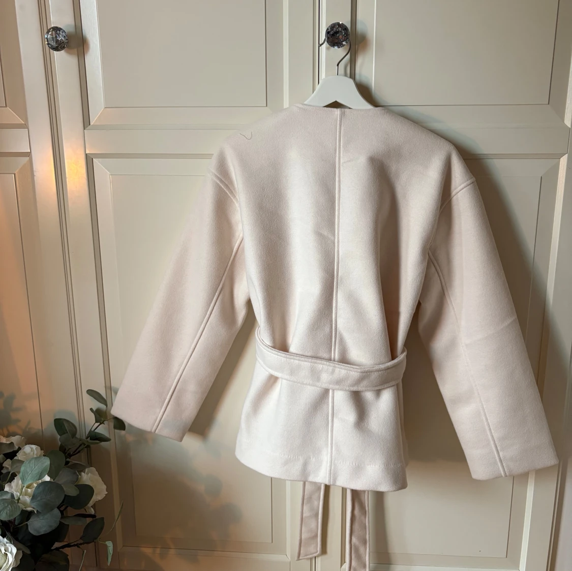 Beige kappa med bälte  - 1