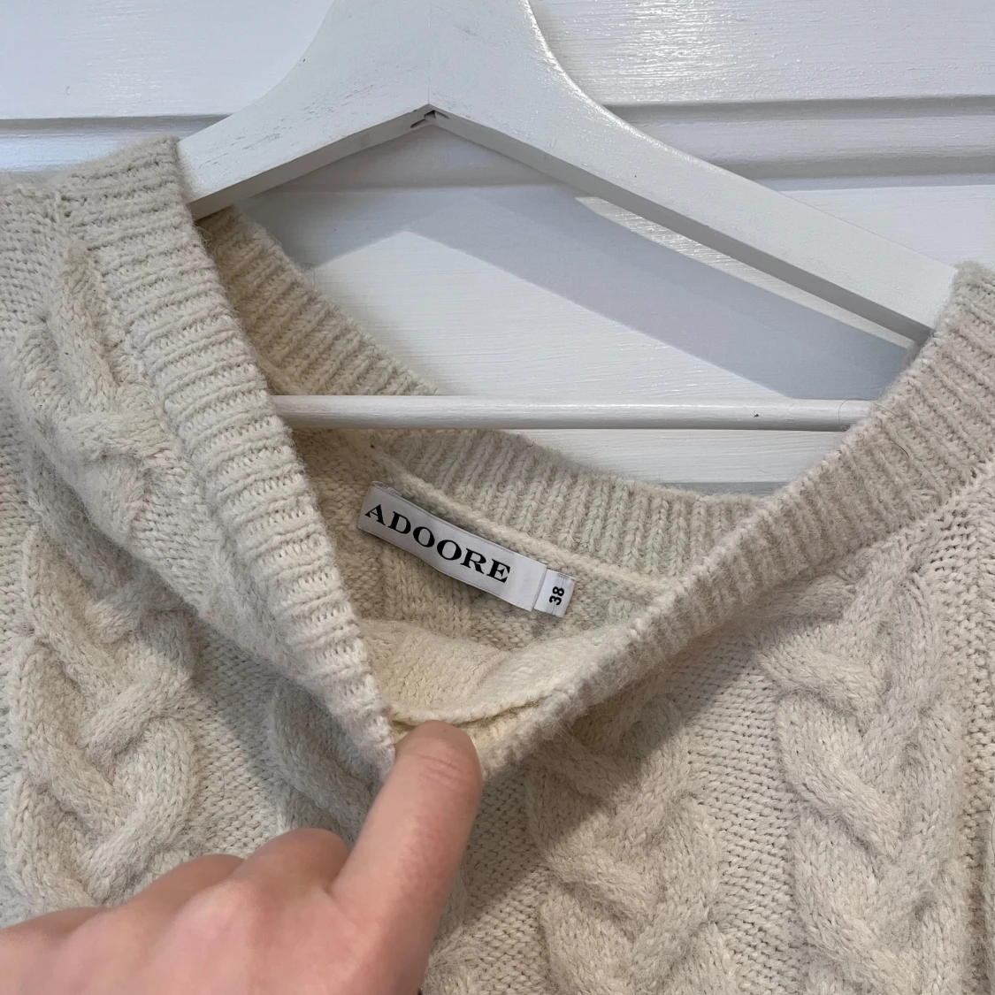 Stickad offshoulder klänning från Adoore - 2