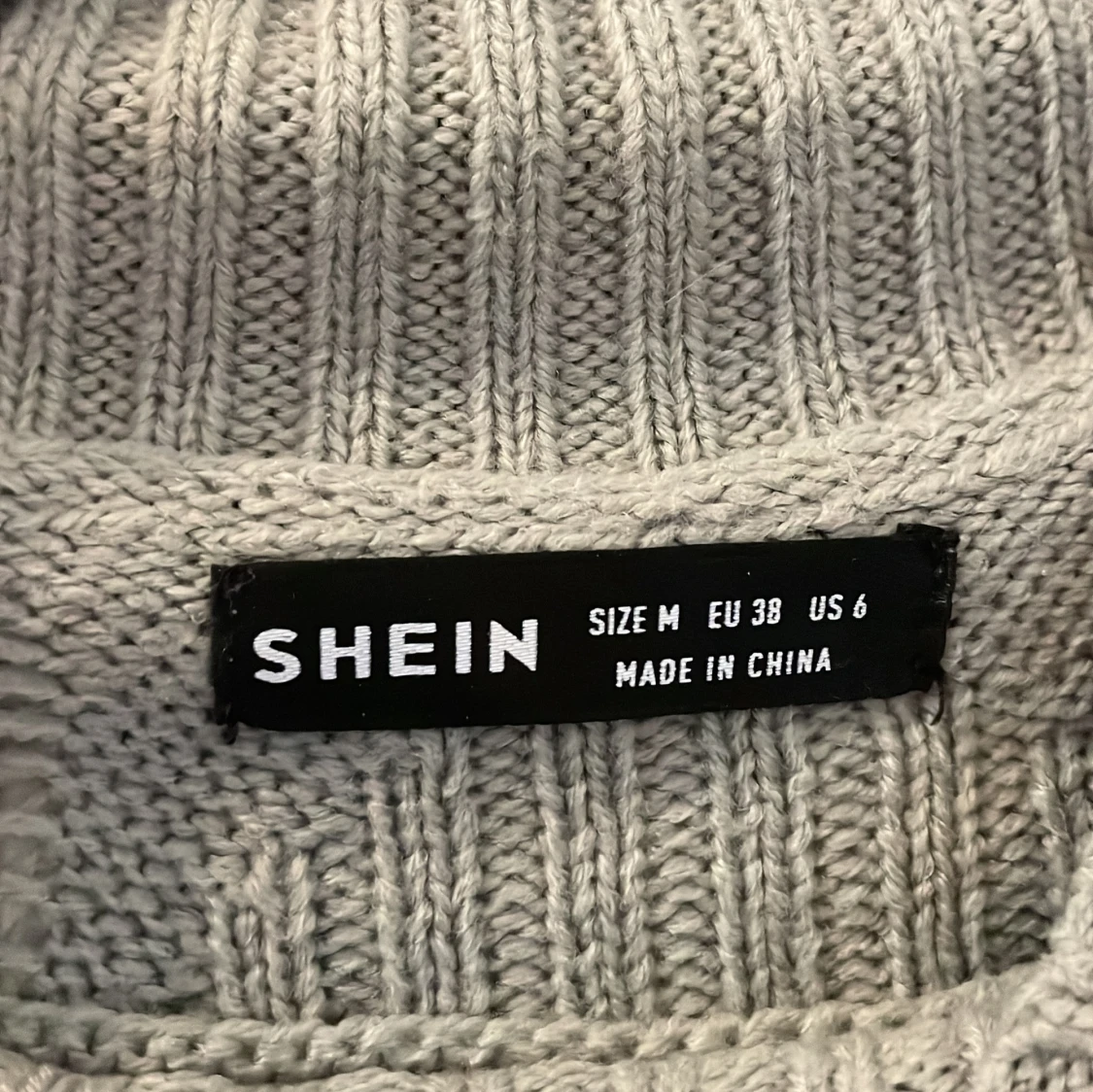 Grågrön stickad tröja med mönster från SHEIN - 3
