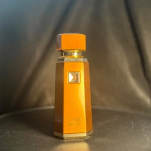 Liquid Brun (inspirerad av pdm altahir) - (E Jag säljer sampels och priset är per milliliter ( INTE HELA FLASKAN))   22 kr per milliliter (1ml = 10 spray )  Priset är fast men vid större beställningar kan priset diskuteras! Skriv till oss gärna innan ni köper !