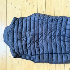 Svart dunväst Save The Duck - Snygg svart dunväst från Save The Duck . Använd 2 säsonger, bra skick