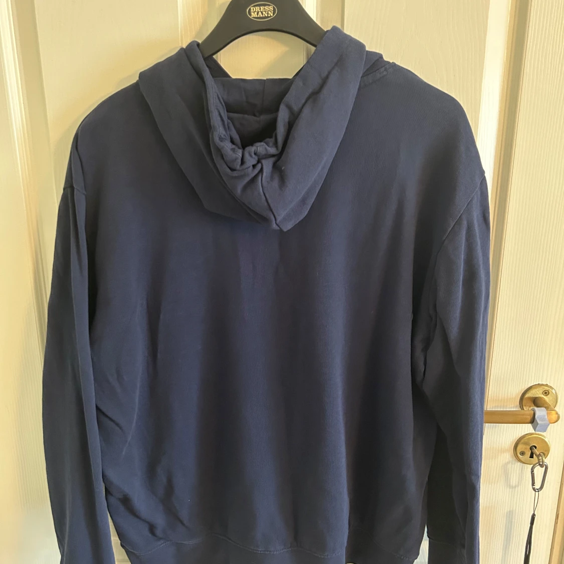 Mörkblå hoodie från Lee  - 1