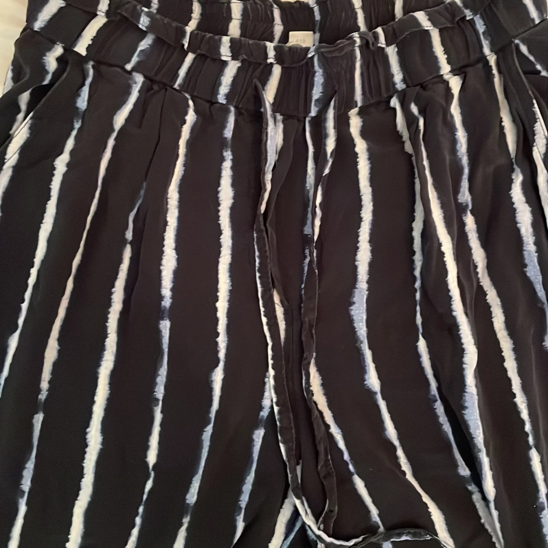 Randiga vida byxor från H&M - 1