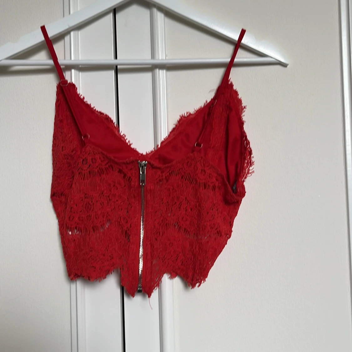 Röd spetskorsett med dragkedja - 1