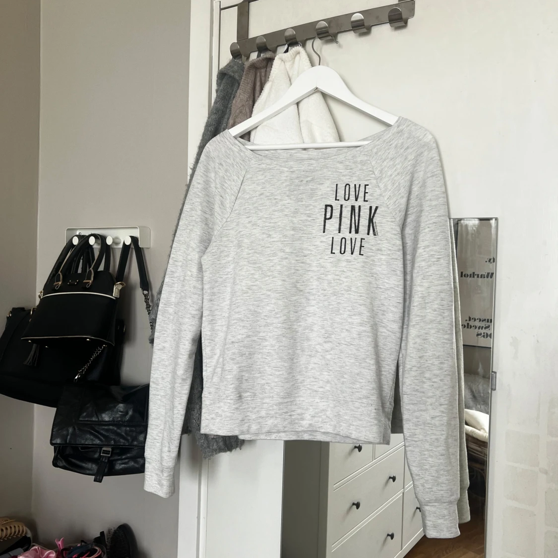 Grå sweatshirt från Victoria's Secret PINK - 2