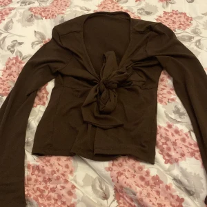 Brun omlottkofta  - Super snygg från Gina. Lite nopprig inget man märker 