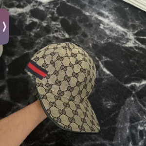 Gucci keps äkta - Pris kan diskuteras vid snabb affär 