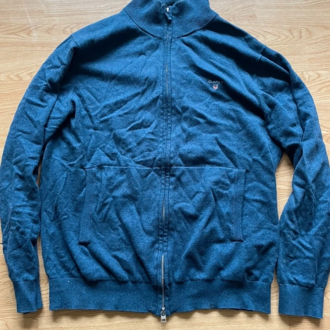 Blå ziptröja från GANT i bomull