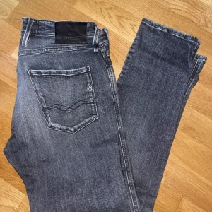 Gråa Replay anbass 10 years age - Slim fit storlek 30/32 nypris 1799