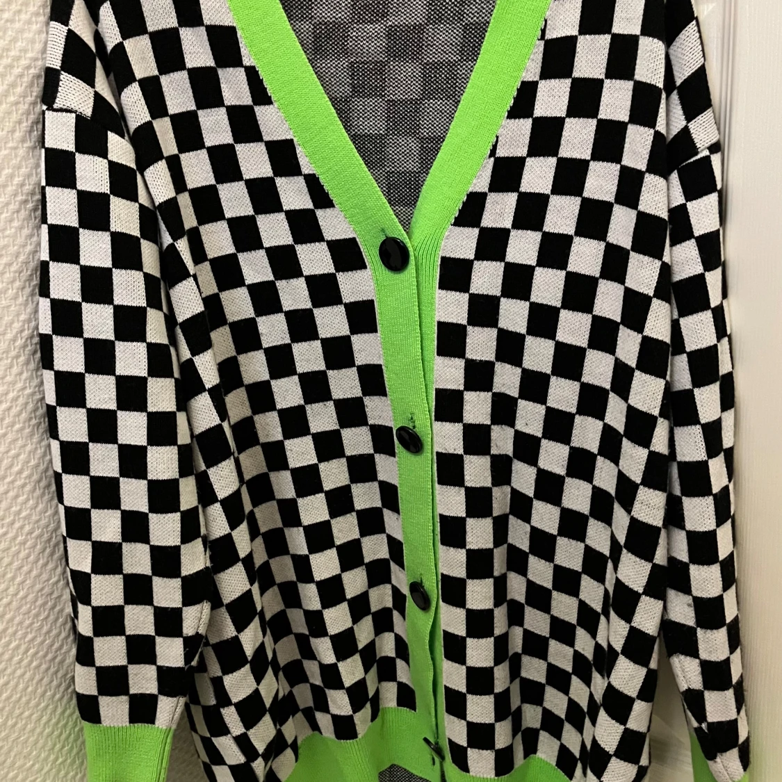 Svartvit rutig kofta med neon grönt - 3