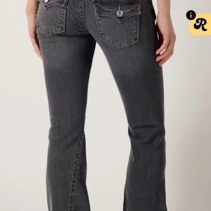 Intressekoll på att byta  true religion Jeans? - Hej undrar ifall någon hade varit intresserad av att byta dessa true religion jeans? Storlek 23 i modellen joey!!🥰de är mörk grå!!