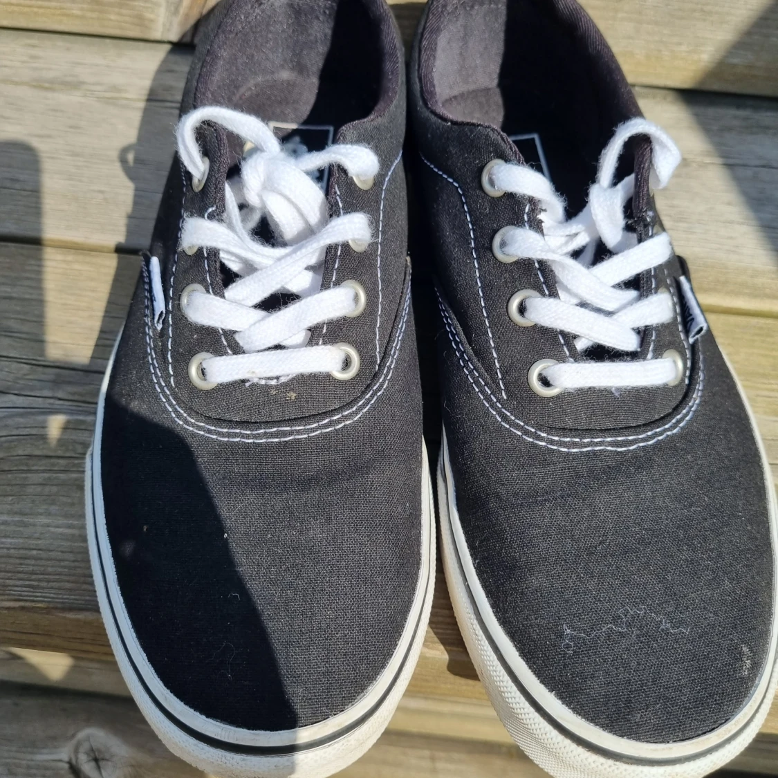 Svarta Vans sneakers med vit sula - 1