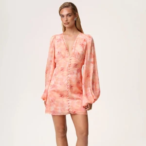 SÖKER DENNA KLÄNNING - Söker denna klänning i storlek 32!?