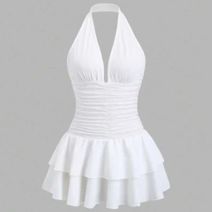 Vit halterneck kortklänning med öppen rygg - Supersöt vit kortklänning med halterneck och djup v-ringning och öppen rygg.