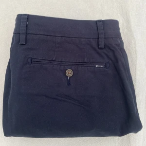 Ralph Lauren shorts - |Tjena! Säljer dessa mörkblå/svarta Ralph Lauren shorts i storlek 32✔️| Mitt pris 119 Nypris 1699kr✔️| Har du någon fråga eller fundering är det bara att skriva✔️|