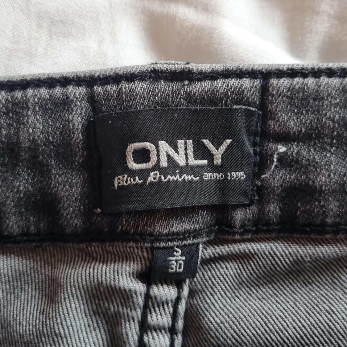 Grå jeansbyxor från ONLY - 2