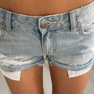 Lågmidjade jeansshorts - Lågmidjade jeans shorts i storlek xs.