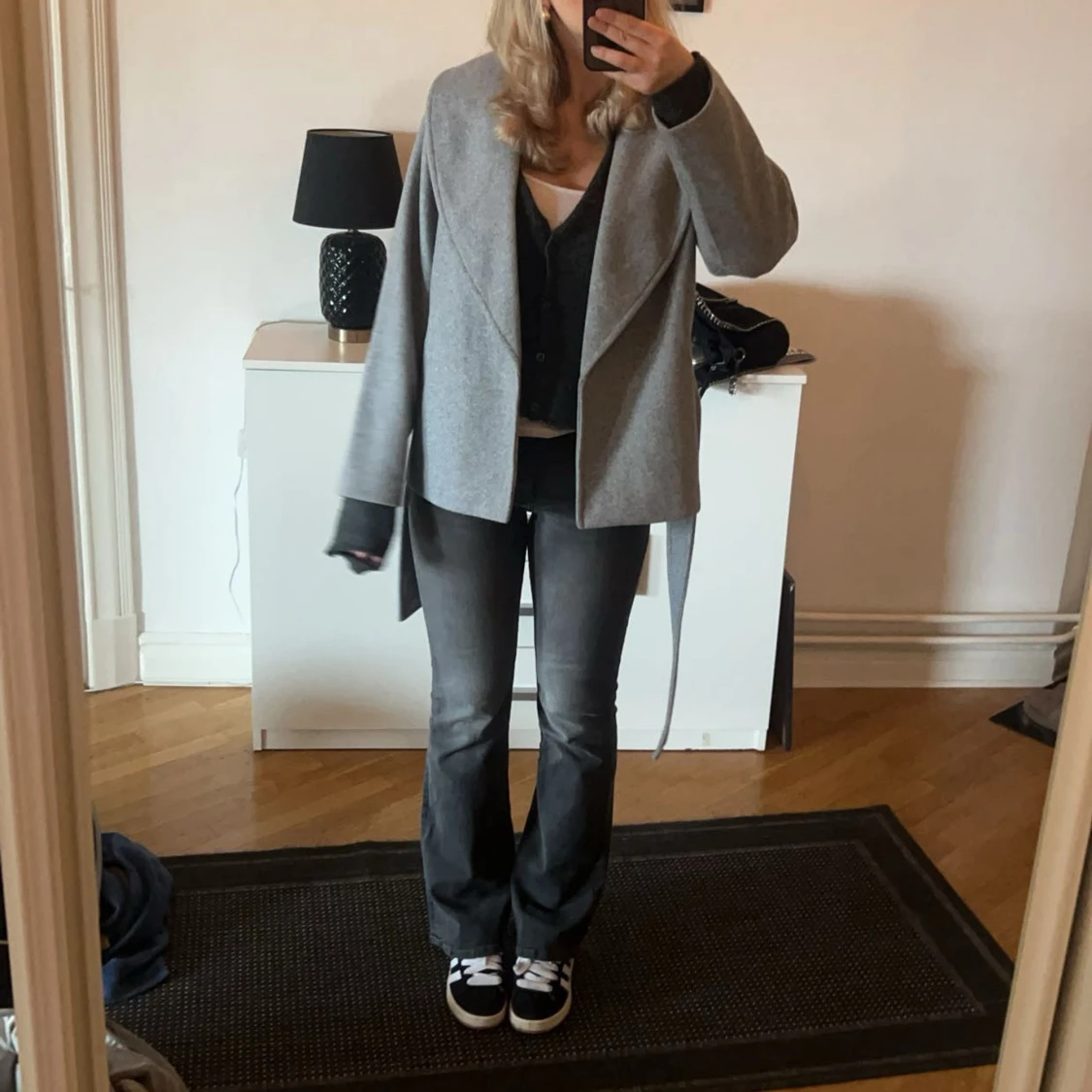 Grå omlottjacka med bälte - 1