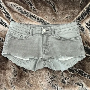 Grå jeansshorts  - Gråa minishorts!