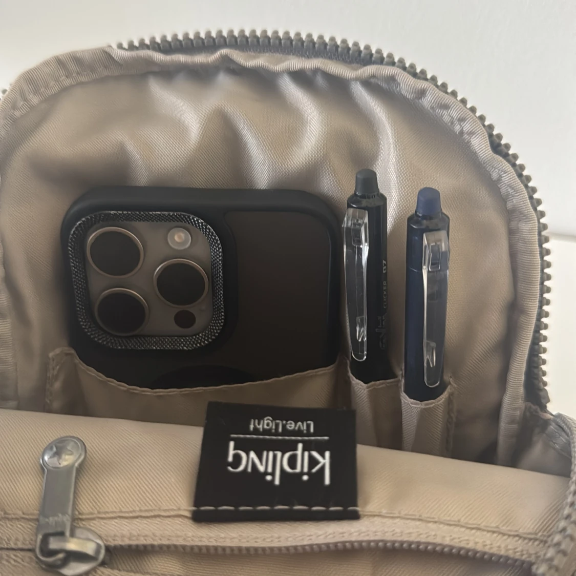 Gråbrun väska från Kipling - 3