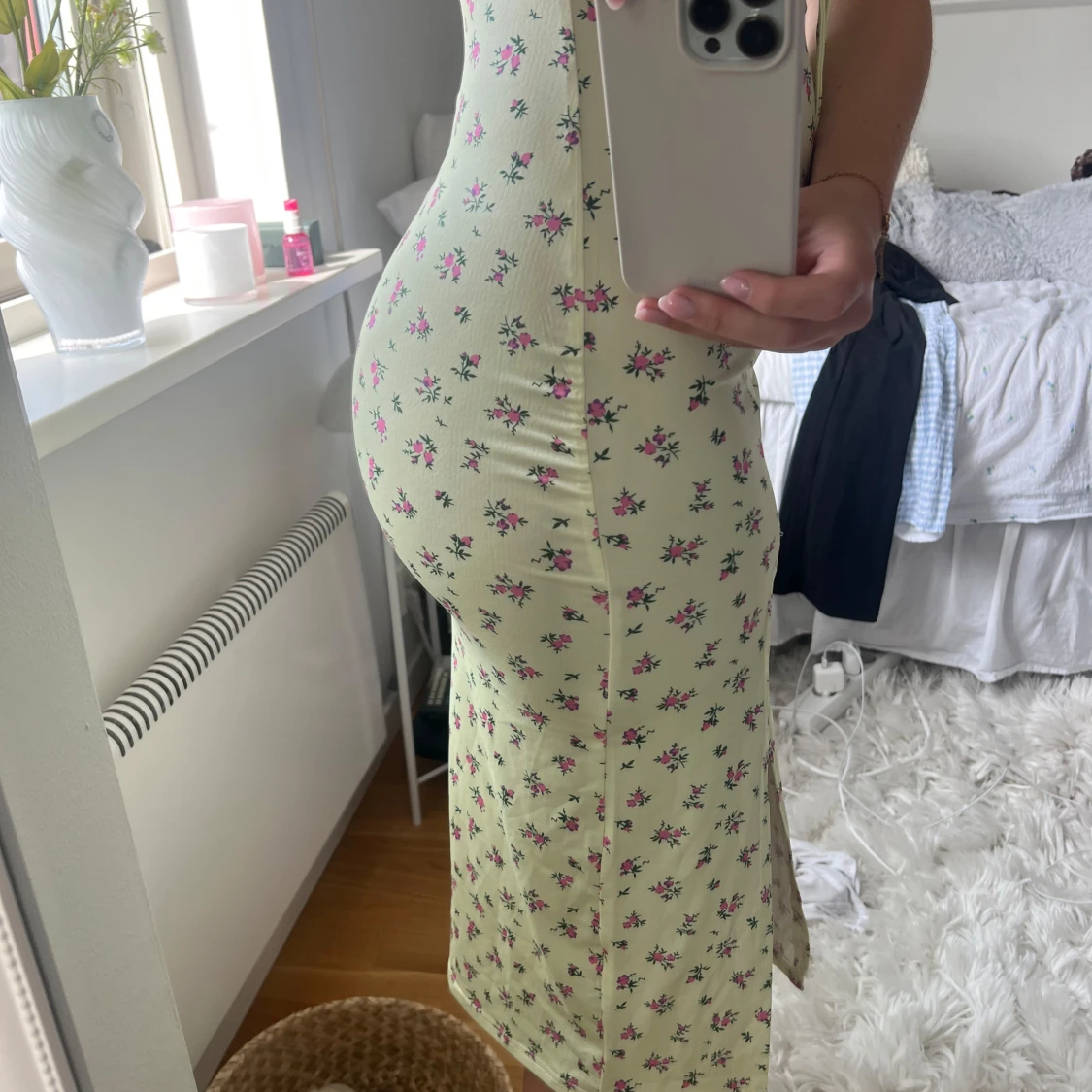 Gul blommig klänning med knytband - 3