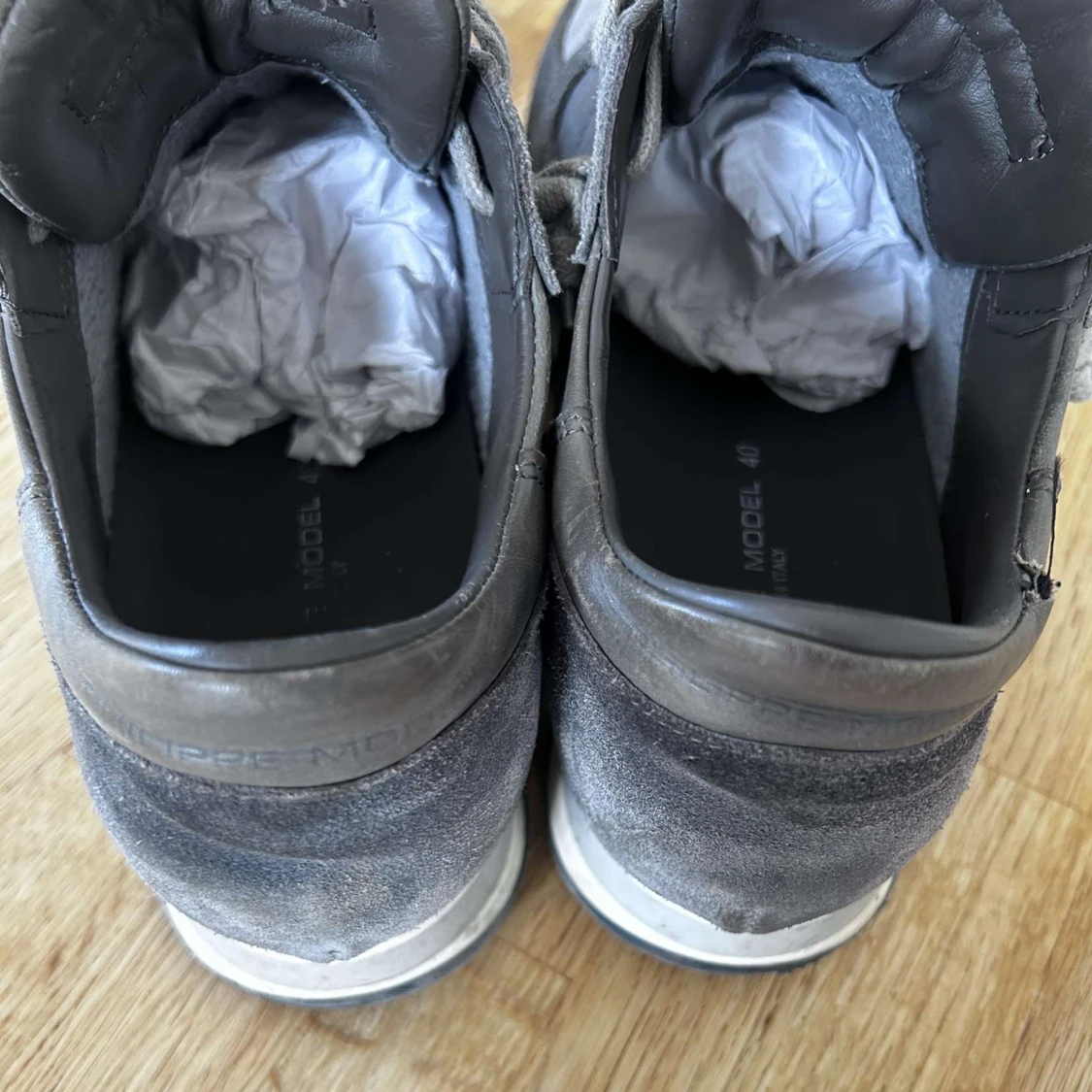 Grå sneakers från Philippe Model - 1