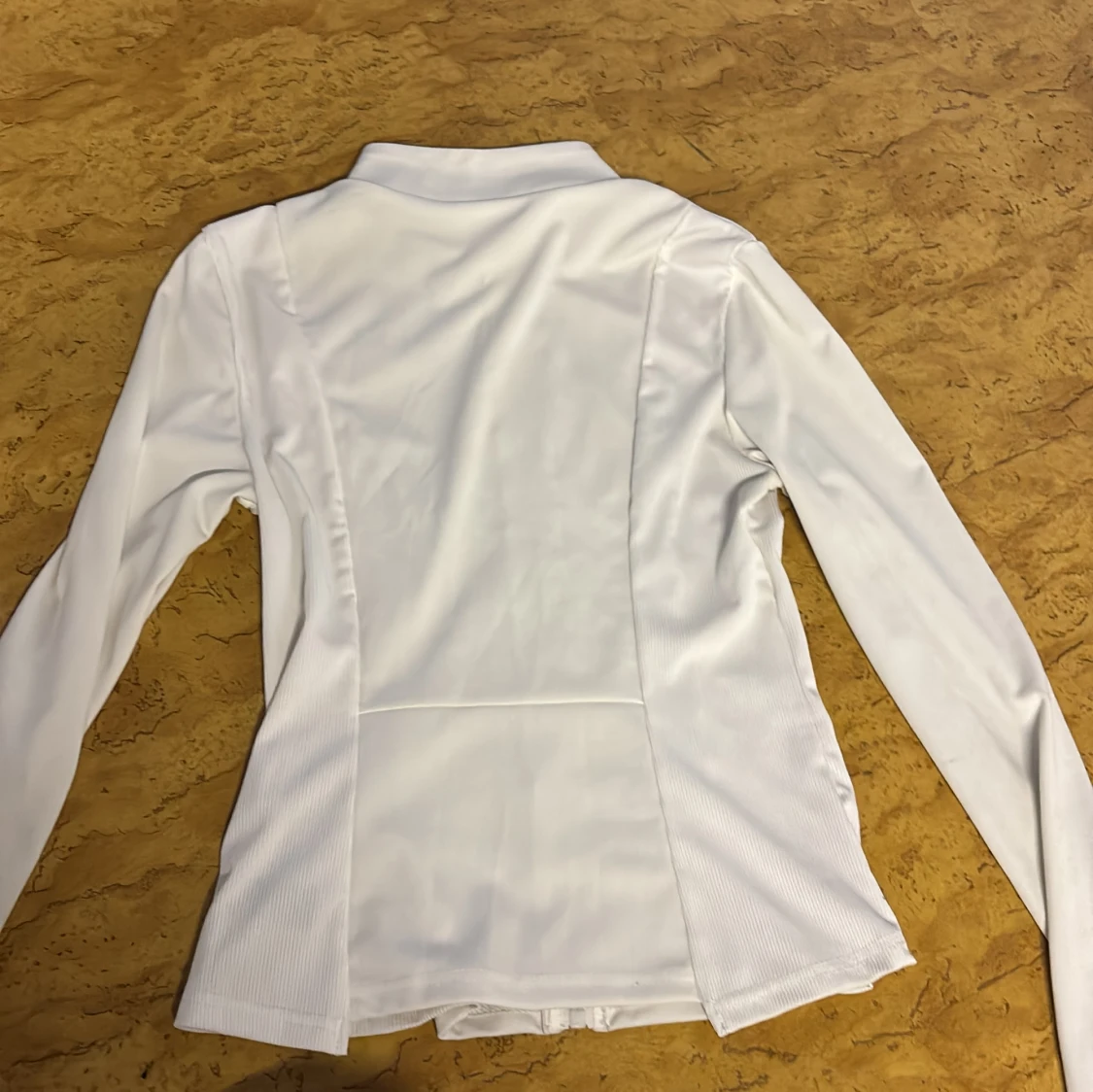 Vit sportig vindjacka med dragkedja - 1