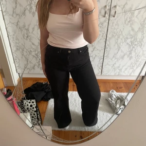 Wide Leg Jeans - High Waist and fits 155cm
