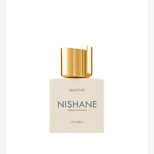 Nishane Hacivat Extrait de Parfum - Lyxig parfym från Nishane, Hacivat Extrait de Parfum. Flaskan är stilren och fyrkantig i matt vit med en unik, glänsande guldfärgad kork. Perfekt för dig som vill sticka ut med en exklusiv doft och snygg design på hyllan.
