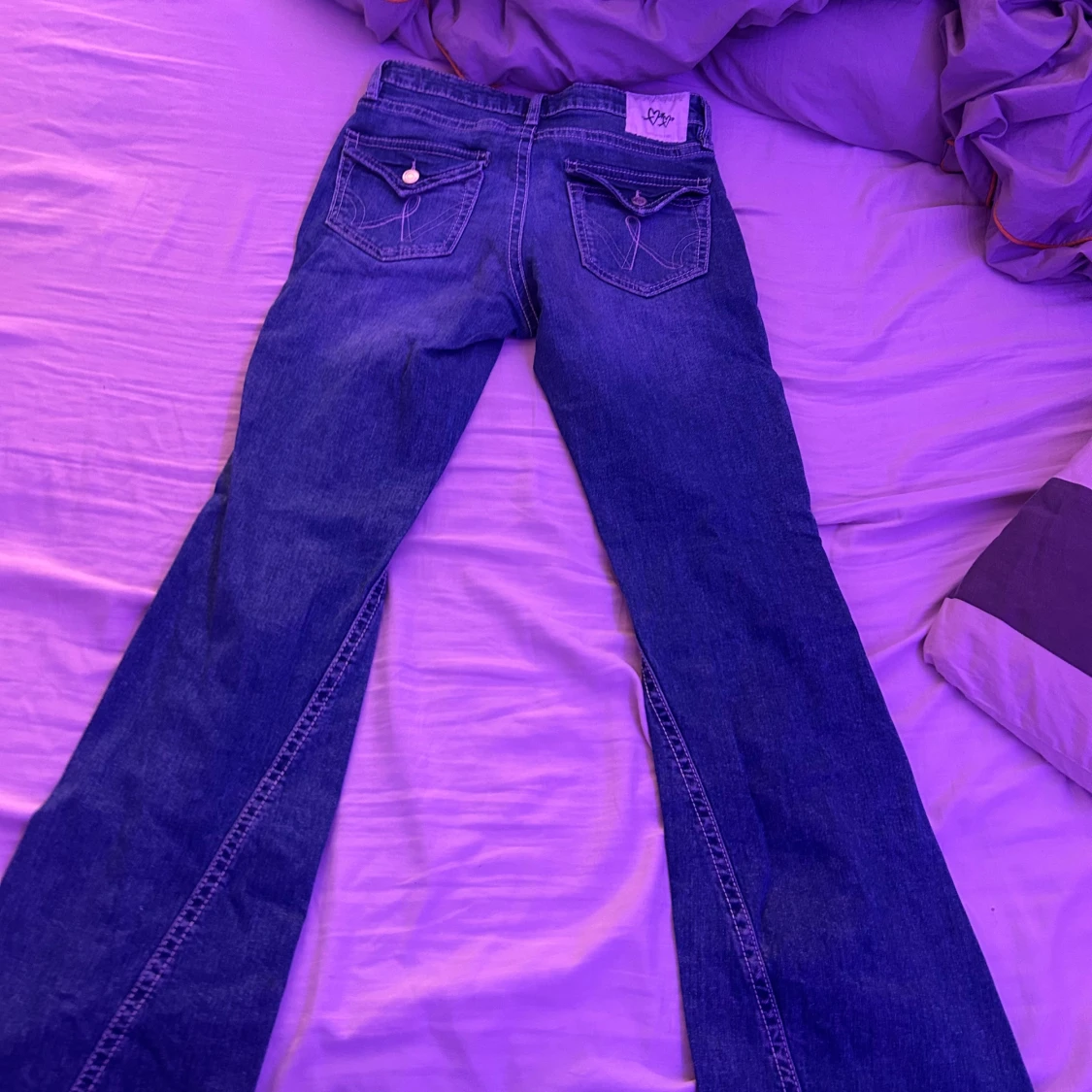 Blå bootcut jeans från Gina Tricot - 1