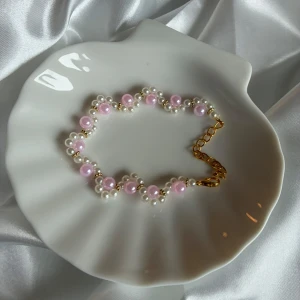 Pärlarmband med rosa och vita pärlor - Supergulligt handgjort armband 🌸 