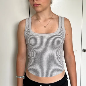 Grått linne - Jättefint oanvänt linne som tyvärr inte kommer till användning💕