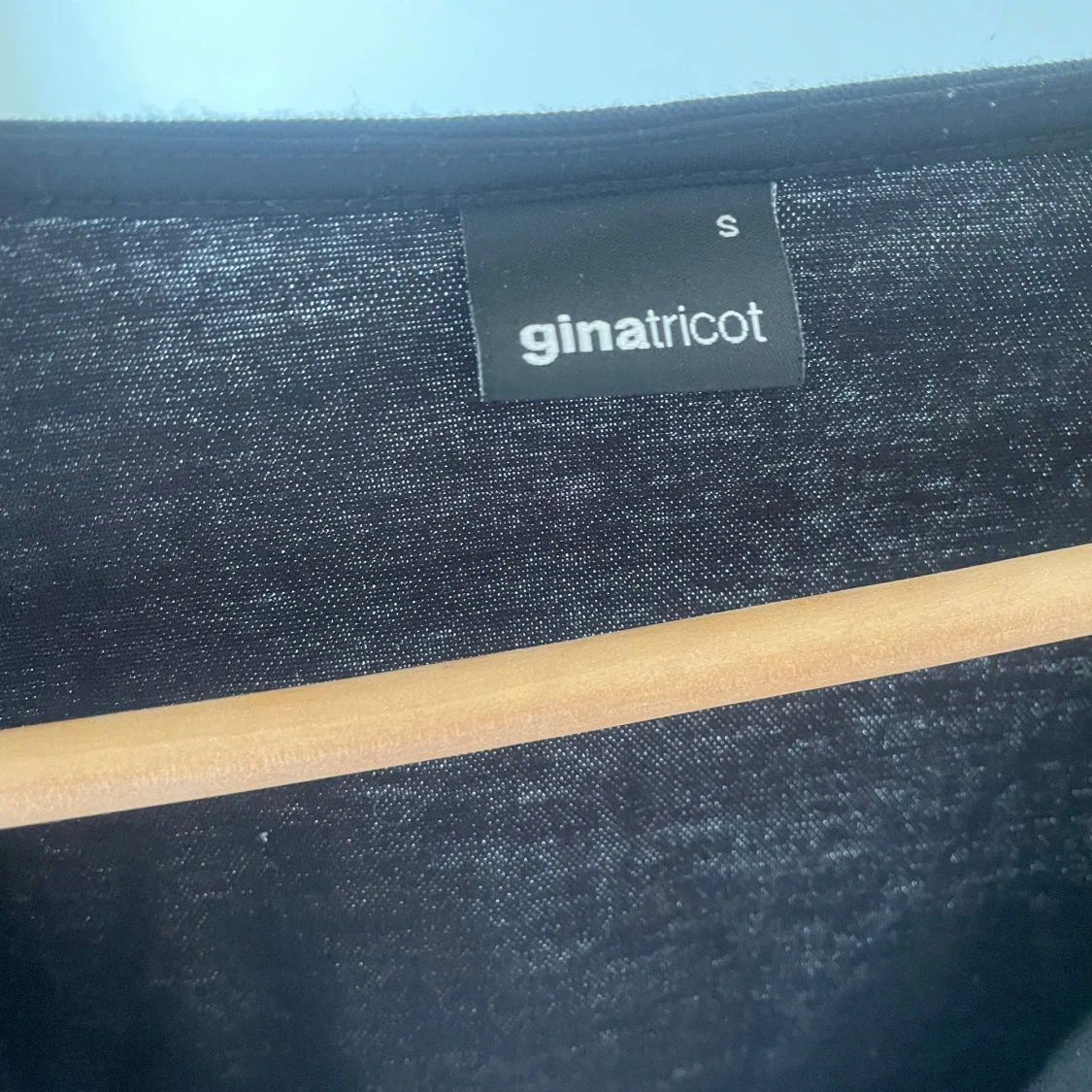 Svart omlottopp från Gina Tricot - 2