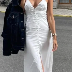 Satinklänning - Bianca X Nelly satinklänning, skriv för fler bilder💗