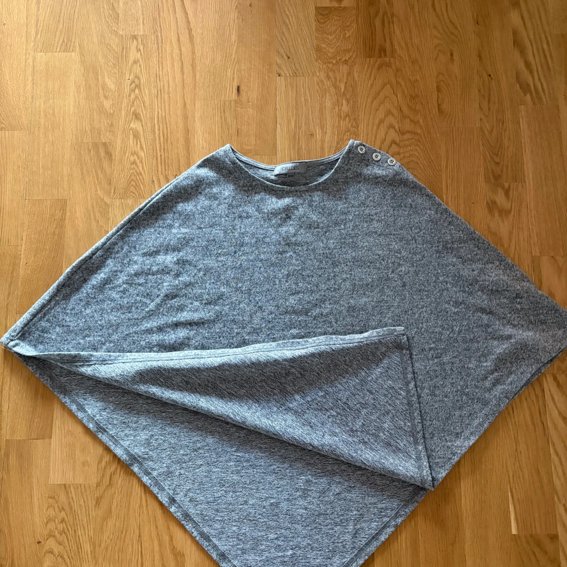 Grå poncho-tröja från Cellbes - 1