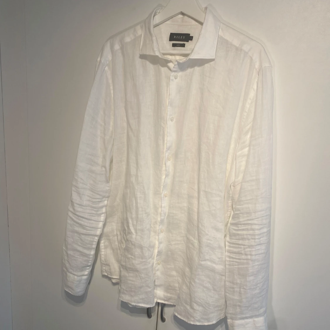 Vit linneskjorta från Riley - 1