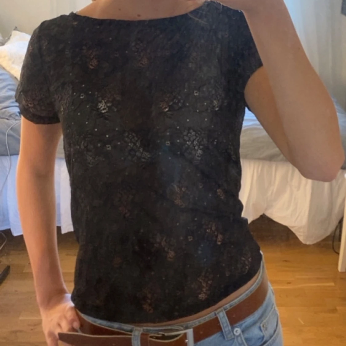 Svart spetsblus med kort ärm