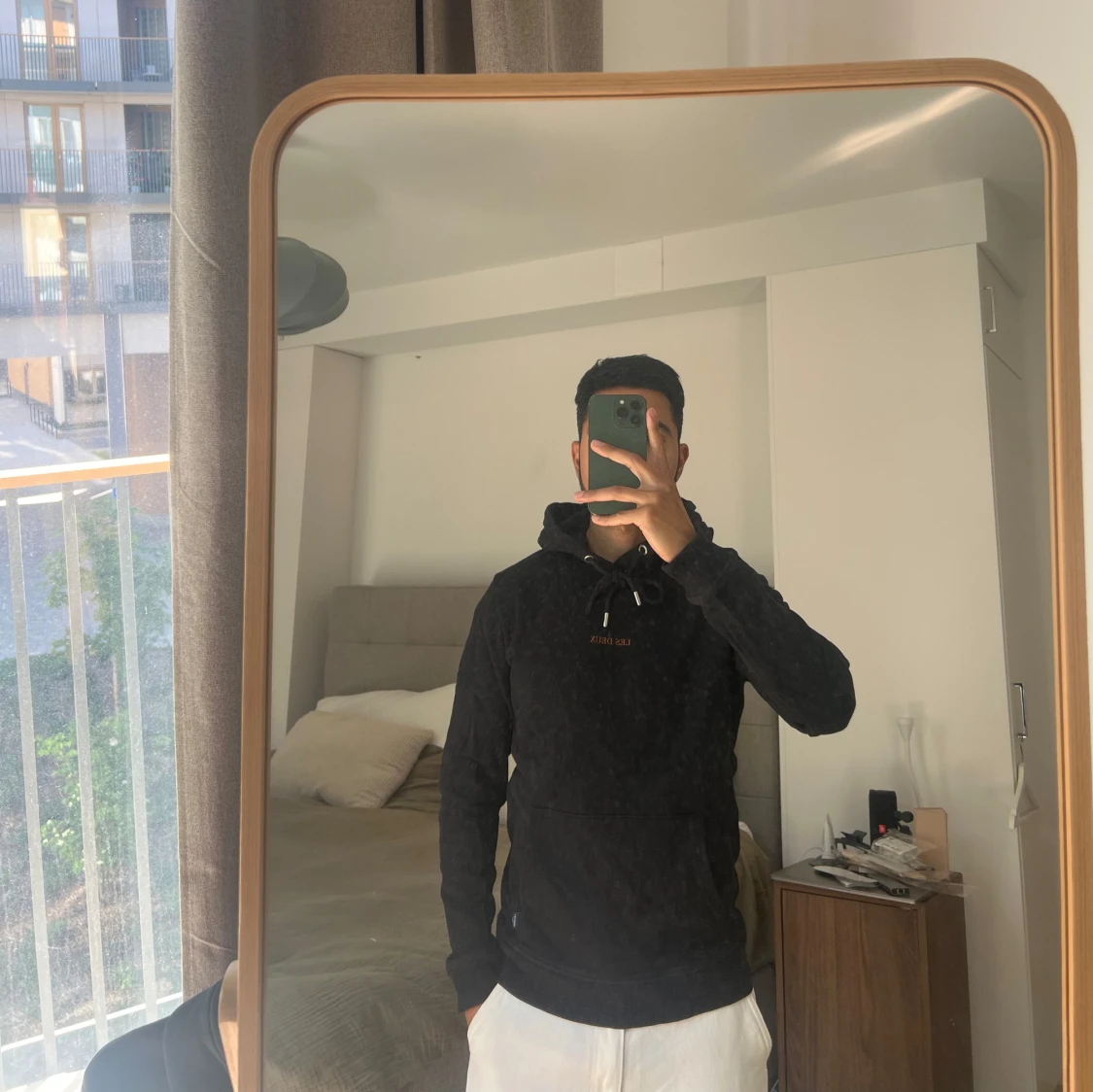 Svart hoodie från Les Deux