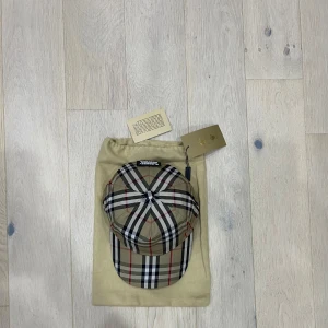 Burberry keps - …..