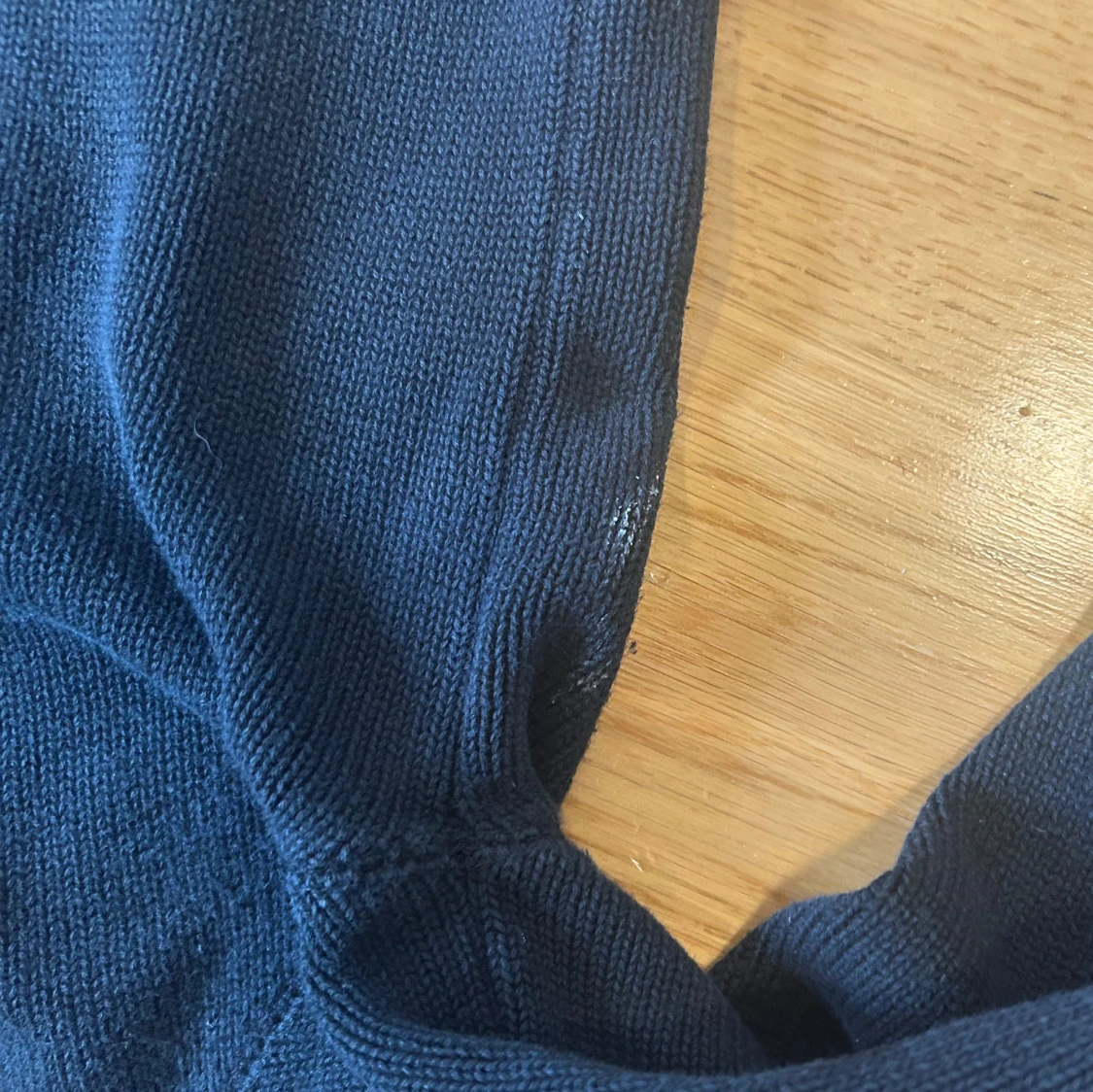 Mörkblå stickad Peak Performance-tröja - 4