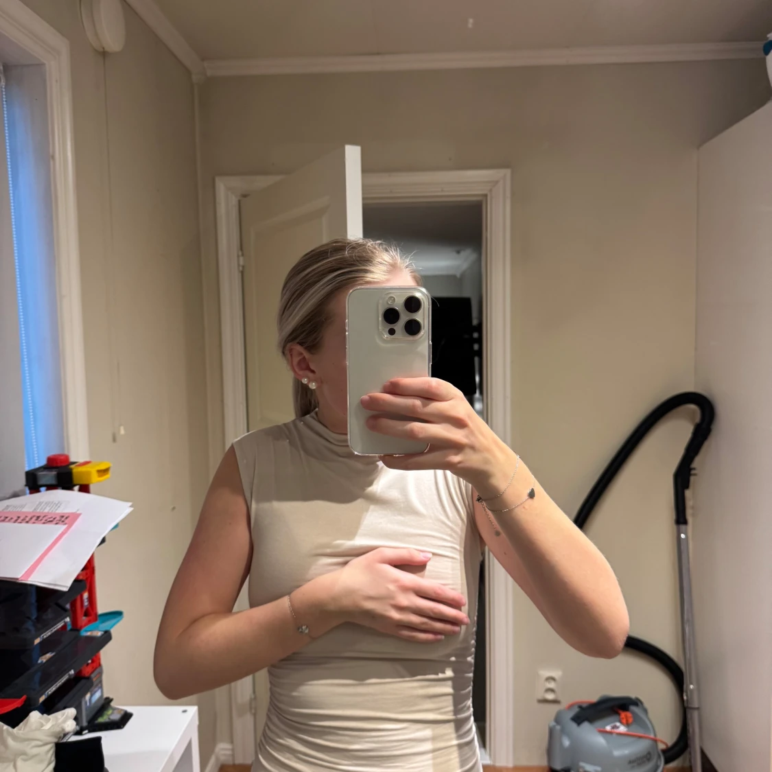 Beige tight ärmlös topp