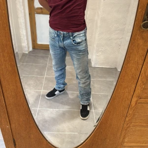 Replay jeans  - Ett par snygga jeans från Replay i storlek W33 L32 i modellen Anbbas 